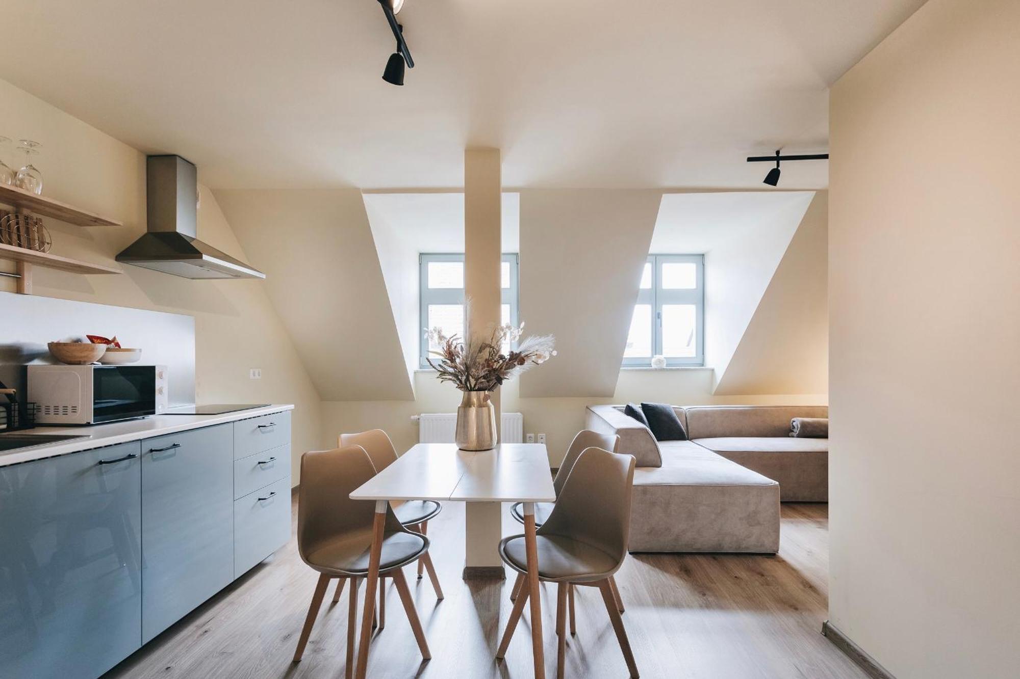 Idyllisch Zentral - Grosses Apartment Mit Historischem Flair Und Bergpanorama Loebau Luaran gambar