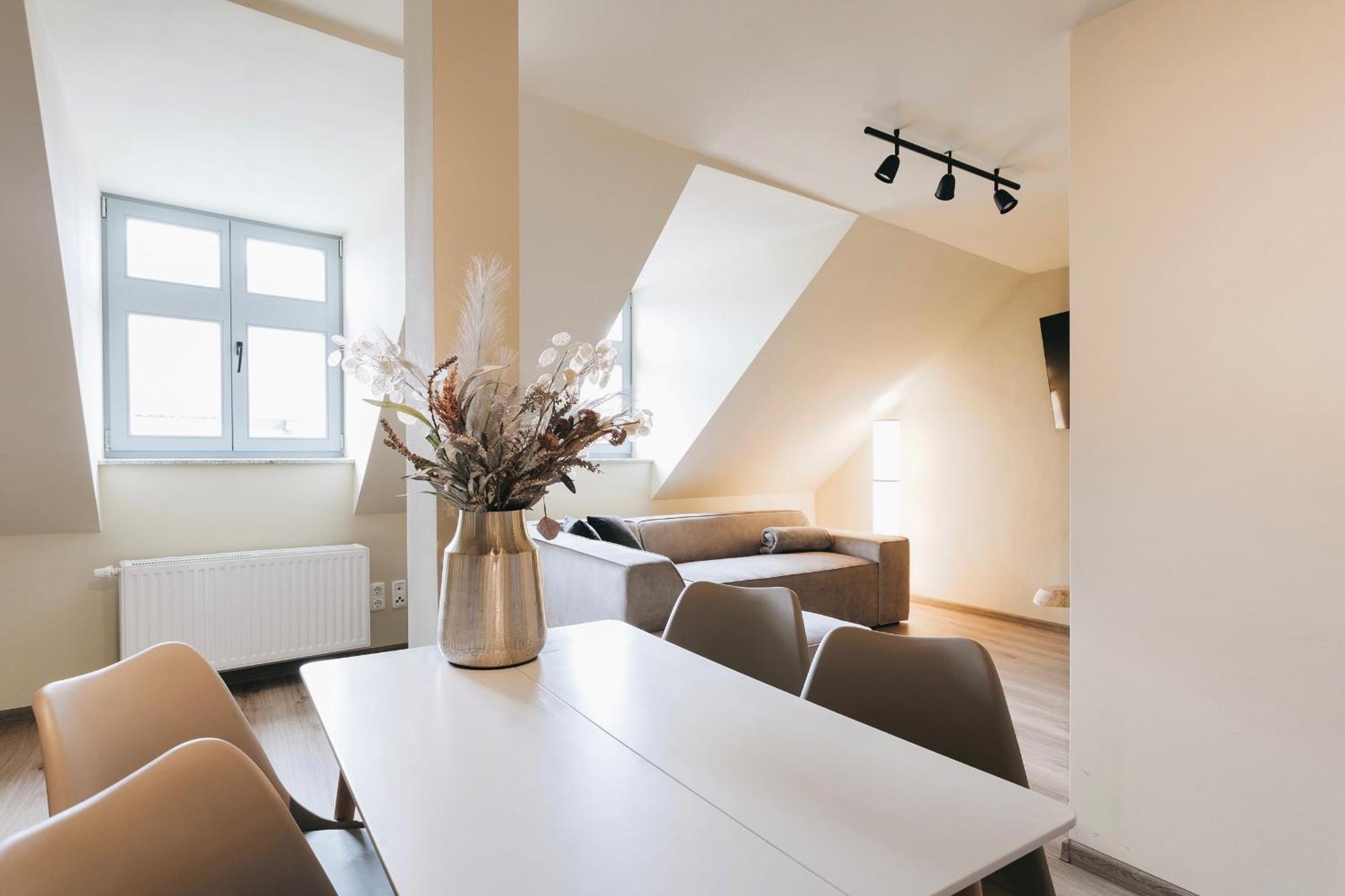 Idyllisch Zentral - Grosses Apartment Mit Historischem Flair Und Bergpanorama Loebau Luaran gambar